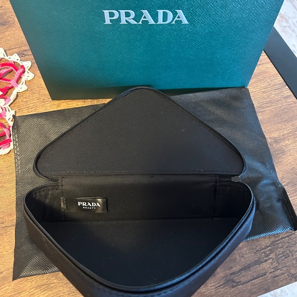 Prada makeup bag - Picture 2 of 3
